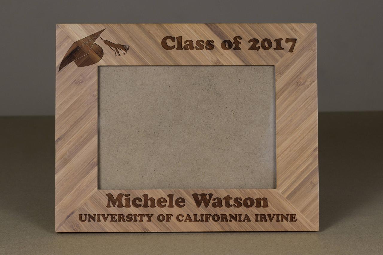 Graduation Custom Picture Frame, Engraved Photo Frame, Wooden Photo Frame,class of 2017 Photo Frame,Graduation 2017 frame,Proud 2017 Student