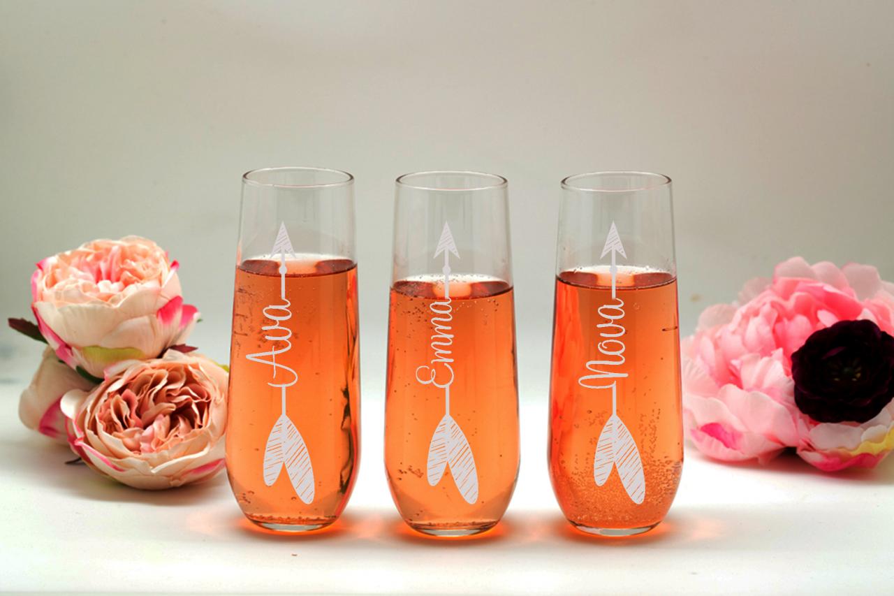 Name on arrow champagne glass, Bridesmaid names wedding toasts, Wedding stemless flutes, Engraved Wedding Glasses,Customize champagne flutes