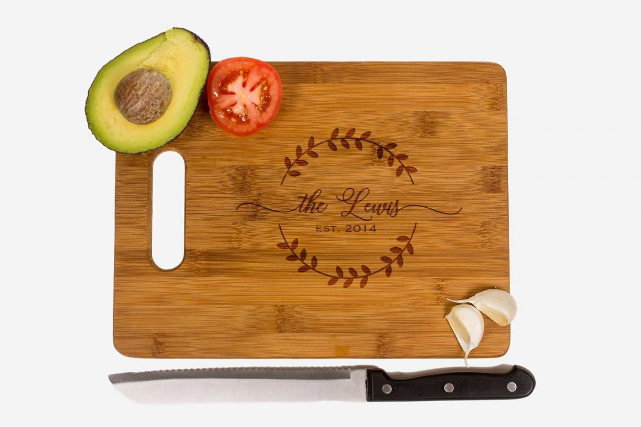 Personalized cutting board, Wedding Gift, Kitchen Decor, Housewarming Gift, Family Name Engraved Cutting Board, Chopping board