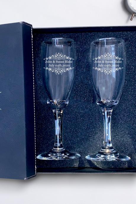 Set of 2 champagne flues, personalized First names engraved, wedding toasts, Wedding Champagne Flutes, Engraved Wedding Glasses,Custom