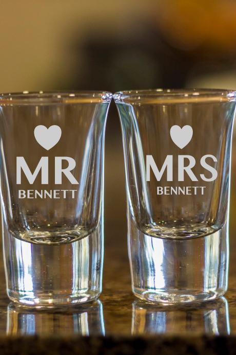 mr and mrs shot glasses,customize shot glasses,wedding shot glasses, 1.5 oz shot glasses,wedding favor, couple shot glasses,anniversary gift