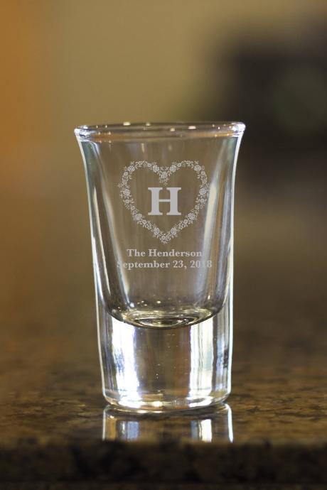 Custom Family Name Shot Glass,customize Shot Glass,wedding Shot Glass, Wedding Favor, Couple Shot Glass,best Friend Bday Gift, Etched Name